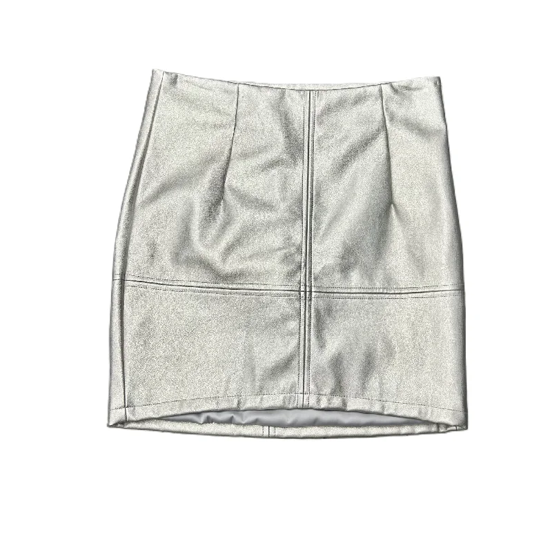 Skirt Mini & Short By Heart Loom In Silver, Size: S